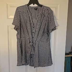 Torrid Houndstooth Button-Up Blouse Size 2